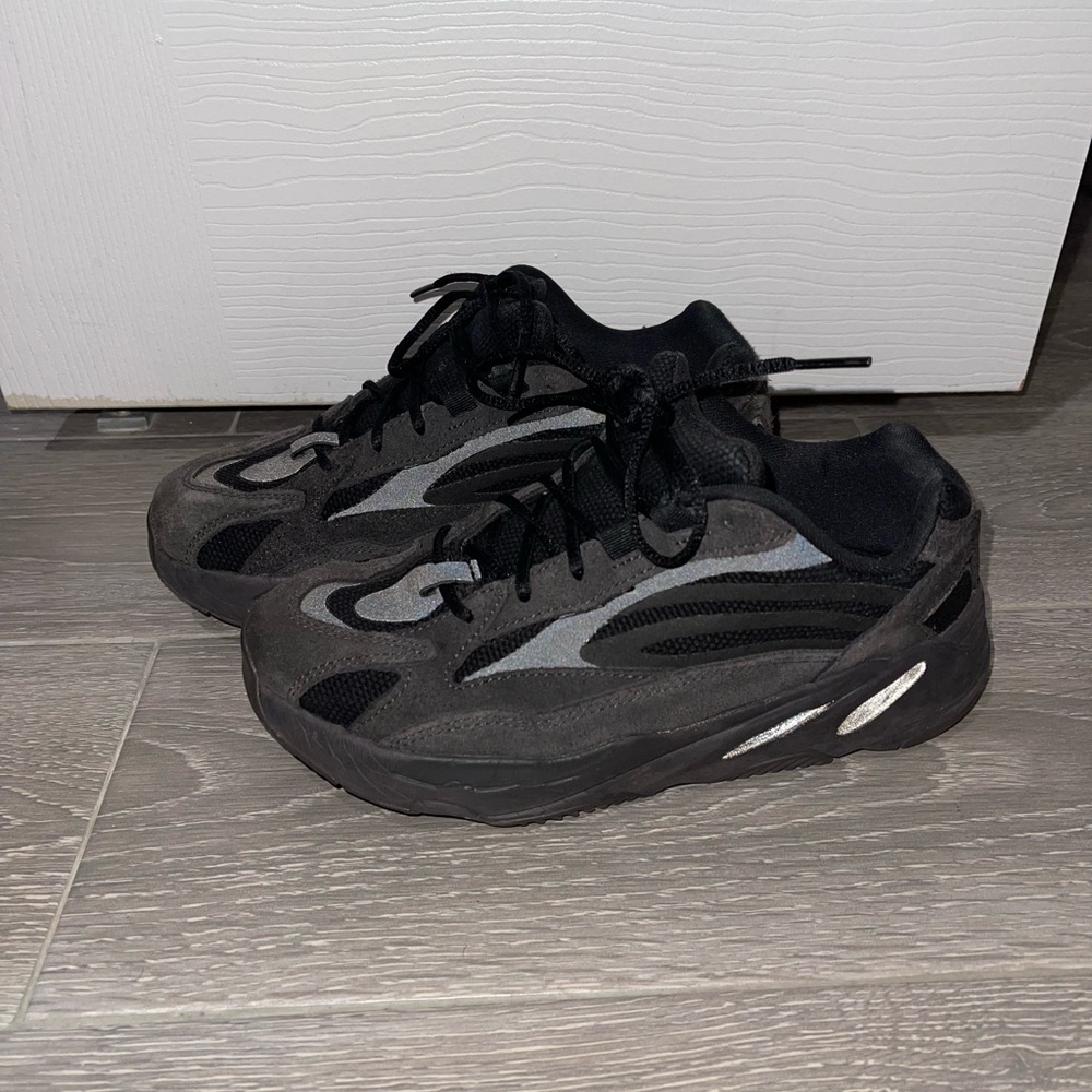 Yeezy Boost 700 V2 Vanta Black Sneakers. size 3 (US)